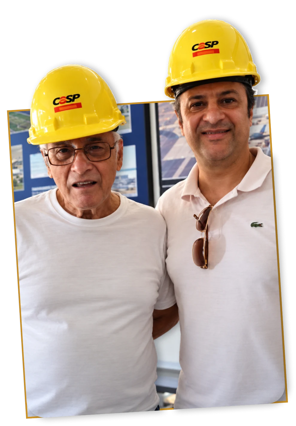 Pércio Kerche e o senhor Josias, de capacete, em Ilha Solteira